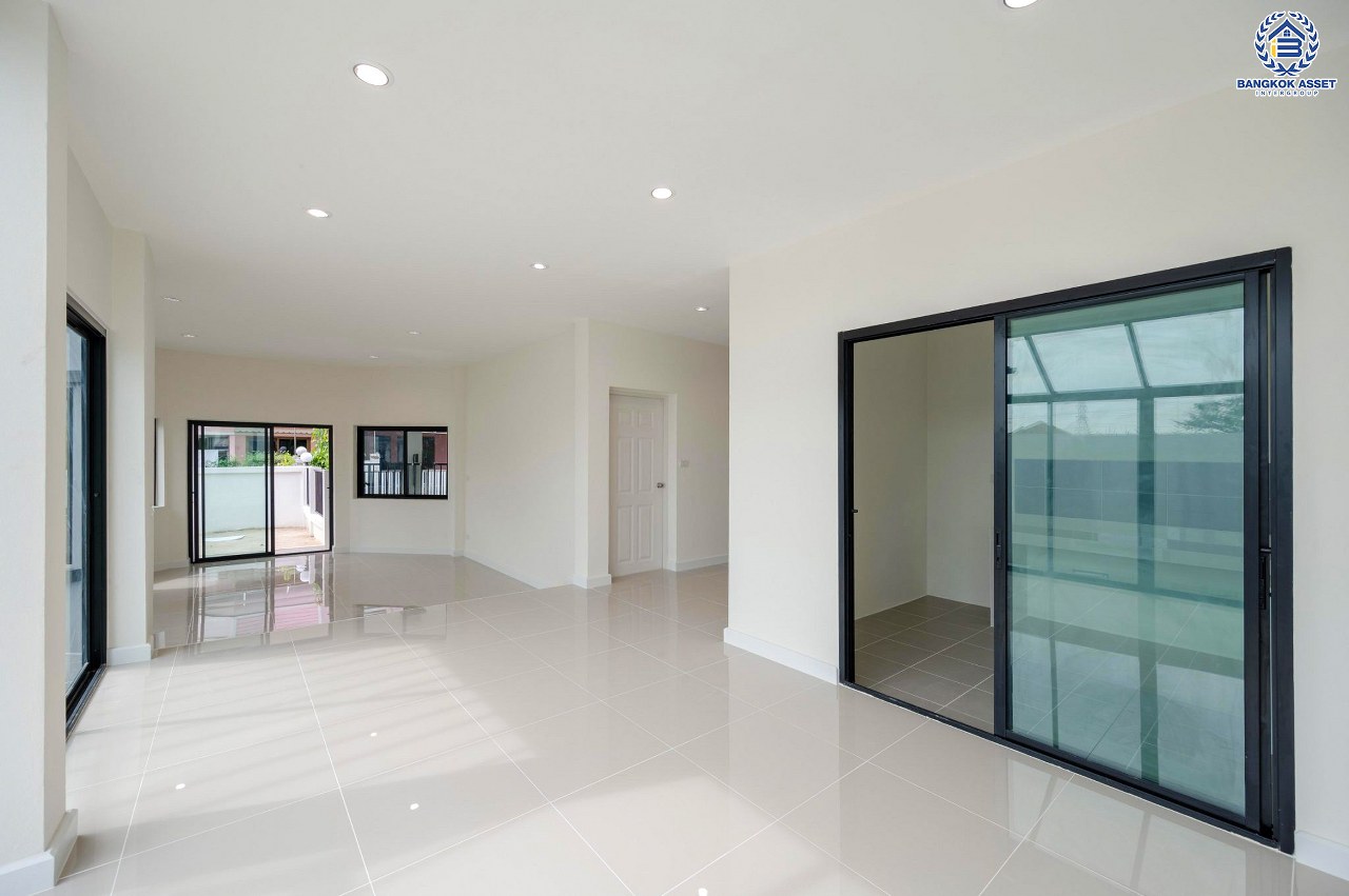 บ้านมือสองตกแต่งใหม่ โครงการ ปฐวีกาญจน์ ประชาชื่น-แจ้งวัฒนะ ทำเลโซนเมือง ดีไซน์สุด Classic ใกล้เซ็นทรัลแจ้งวัฒนะ สนามบินดอนเมือง เดินทางสู่ใจกลางเมืองได้อย่างรวดเร็วด้วย ทางด่วน"ศรีสมาน" และรถไฟฟ้าสายสีชมพู "สถานีเมืองทองธานี" บนเนื้อที่ 61.6 ตร.ว. ฟังก์ชัน 3 ห้องนอน 4 ห้องน้ำ 1 ห้องแม่บ้านพร้อมห้องน้ำ จอดรถได้ 2 คัน